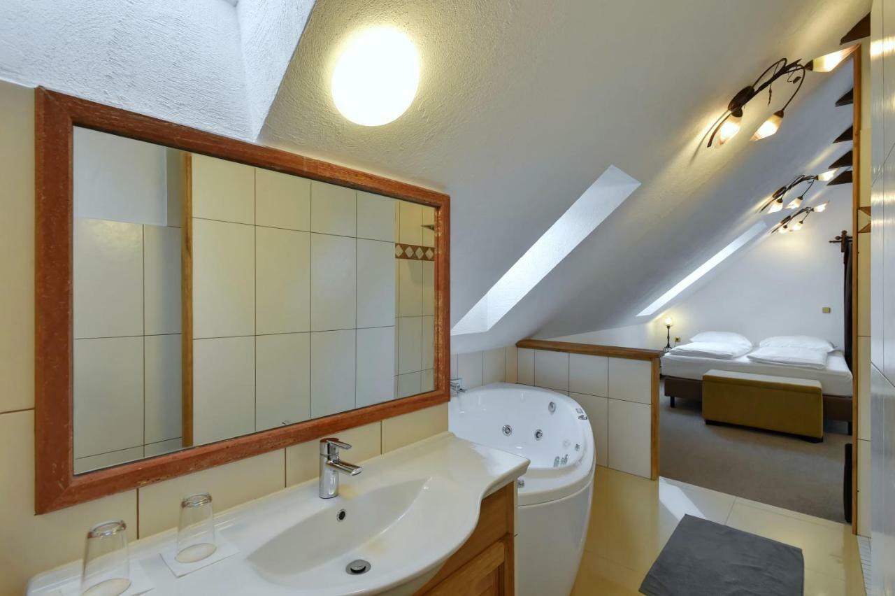 Apartment Zamecka Fortovna Obora - Forester House